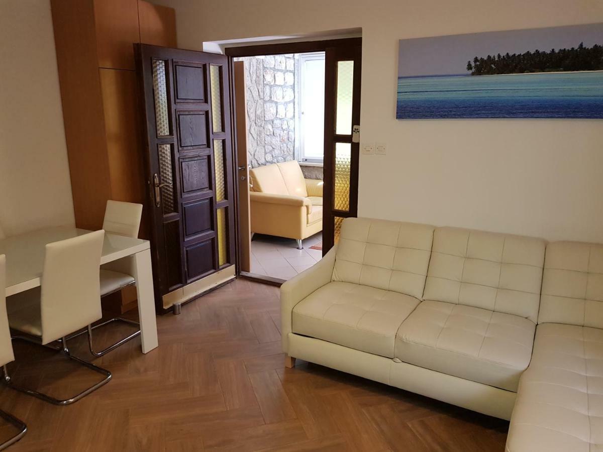 Apartments Vila Tisa Mali Lošinj Kültér fotó